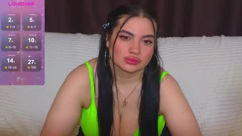 Snapshot of nikki_kardashian chatting on 01/30/25, 01:33 Nikki Kardashian online show from 01/30/25, 01:33