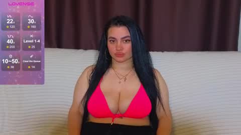 Snapshot of nikki_kardashian chatting on 03/04/25, 10:38 Nikki Kardashian online show from 03/04/25, 10:38