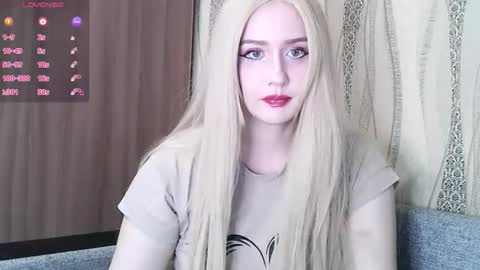 Snapshot of nikki_roseana chatting on 12/19/25, 04:14 Nikki Roseana online show from 12/19/25, 04:14