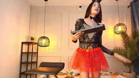 Snapshot of nikki_vesper chatting on 10/31/25, 12:28 nikki_vesper online show from 10/31/25, 12:28