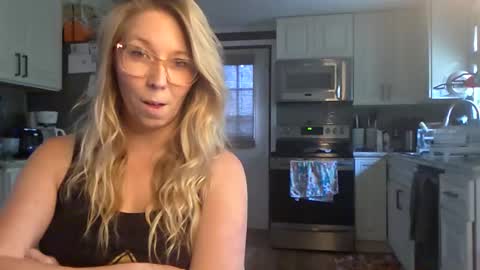 nikkib653466 online show from 04/29/26, 05:41