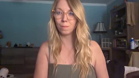 nikkib653466 online show from 05/08/26, 10:37