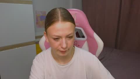 Snapshot of nikkibenz03 chatting on 06/03/26, 07:11 Beatrice online show from 06/03/26, 07:11