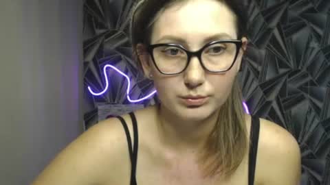 nikkikiss___ online show from 06/14/26, 04:31