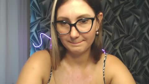 nikkikiss___ online show from 06/25/26, 03:50