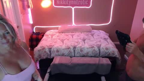Snapshot of nikkilynnerotic chatting on 11/29/25, 09:29 NikkiLynnErotic online show from 11/29/25, 09:29