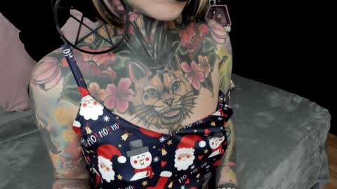 Nikki Ramone   online show from 12/22/24, 01:00