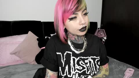 Nikki Ramone   online show from 12/24/24, 12:11