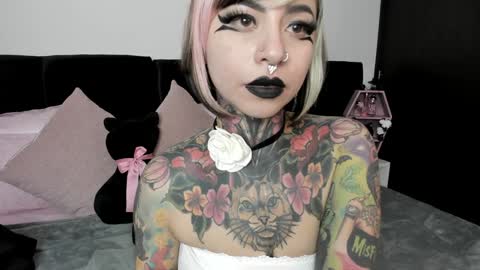 Nikki Ramone   online show from 01/08/25, 06:09