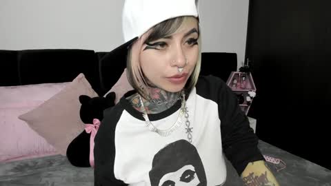 Nikki Ramone   online show from 01/22/25, 06:20