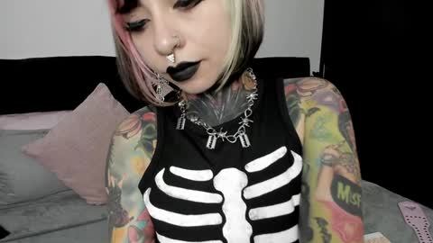 Nikki Ramone   online show from 02/05/25, 07:29