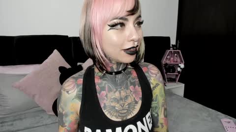 Nikki Ramone   online show from 02/07/25, 12:50