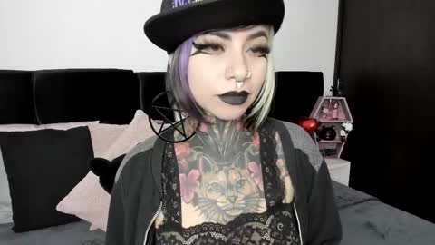 Nikki Ramone   online show from 02/19/25, 10:12