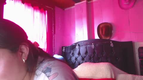 Snapshot of nikkirous_ chatting on 06/10/26, 04:39 Nikkirous online show from 06/10/26, 04:39