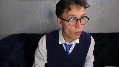 Snapshot of niklasravn chatting on 12/13/25, 08:14 NIko online show from 12/13/25, 08:14