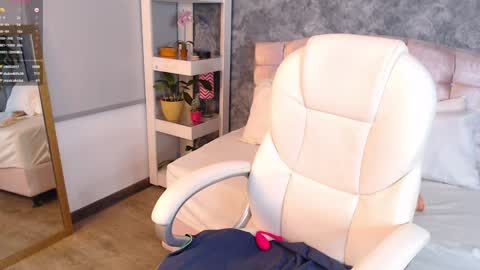 Snapshot of niko_robin chatting on 12/19/24, 04:02 Niko Robin online show from 12/19/24, 04:02