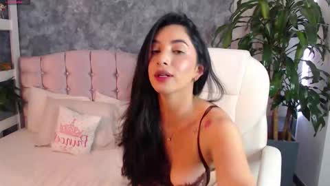 Snapshot of niko_robin04 chatting on 12/18/25, 08:04 Niko Robin online show from 12/18/25, 08:04