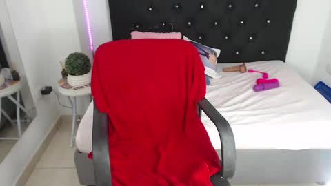 nikol_winick online show from 01/25/25, 06:12