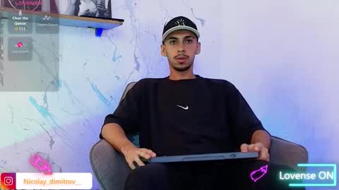 Snapshot of nikolay_dimitrov chatting on 10/23/25, 05:40 online show from 10/23/25, 05:40