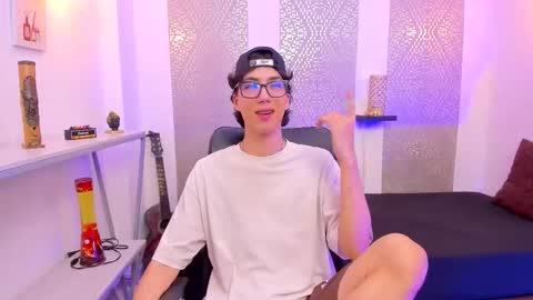    online show from 10/22/25, 04:24