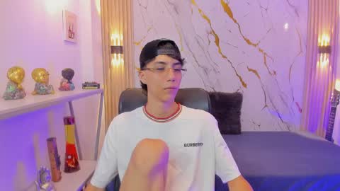   online show from 04/29/26, 04:27