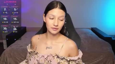 Snapshot of nikolgoldy chatting on 11/06/25, 01:28 Niky online show from 11/06/25, 01:28