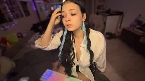 Snapshot of nikoli_naw chatting on 10/28/25, 06:21 nikoli_naw online show from 10/28/25, 06:21