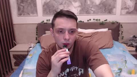 Snapshot of nikolos_vise chatting on 01/17/25, 08:33 Nikolos online show from 01/17/25, 08:33