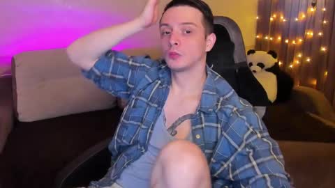 Snapshot of nikolos_vise chatting on 01/25/25, 07:39 Nikolos online show from 01/25/25, 07:39