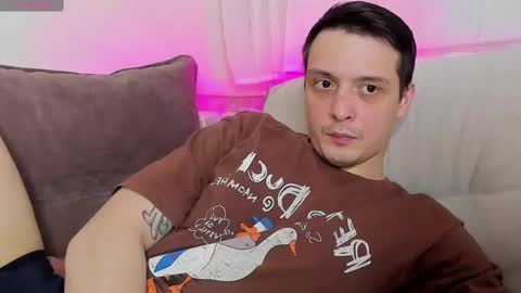 Snapshot of nikolos_vise chatting on 02/21/25, 08:05 Nikolos online show from 02/21/25, 08:05