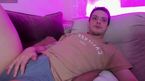 Snapshot of nikolos_vise chatting on 02/28/25, 11:01 Nikolos online show from 02/28/25, 11:01