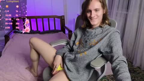 Snapshot of nikompell chatting on 12/20/24, 05:47 niko online show from 12/20/24, 05:47