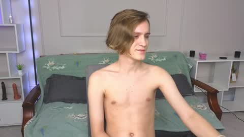 Snapshot of nikompell chatting on 01/10/25, 03:07 niko online show from 01/10/25, 03:07