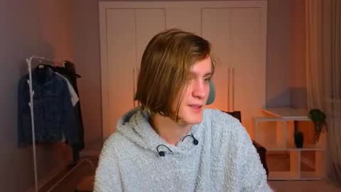 Snapshot of nikompell chatting on 03/11/25, 07:36 niko online show from 03/11/25, 07:36