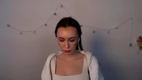 nikonara_ online show from 03/26/26, 07:47