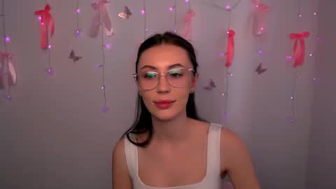 nikonara_ online show from 04/14/26, 12:22