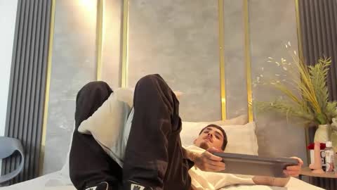 Snapshot of nikostone chatting on 12/23/25, 01:36 Niko Stone online show from 12/23/25, 01:36