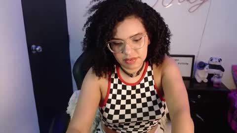 Snapshot of niky_golden chatting on 01/12/25, 07:43 Nicole GTM-5 1100 pm - 700 am online show from 01/12/25, 07:43