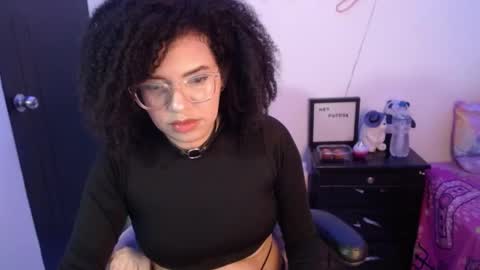 Snapshot of niky_golden chatting on 01/19/25, 06:20 Nicole GTM-5 1100 pm - 700 am online show from 01/19/25, 06:20