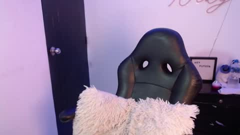 Snapshot of niky_golden chatting on 01/19/25, 09:22 Nicole GTM-5 1100 pm - 700 am online show from 01/19/25, 09:22