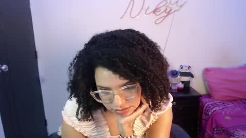 Snapshot of niky_golden chatting on 01/24/25, 09:39 Nicole GTM-5 1100 pm - 700 am online show from 01/24/25, 09:39