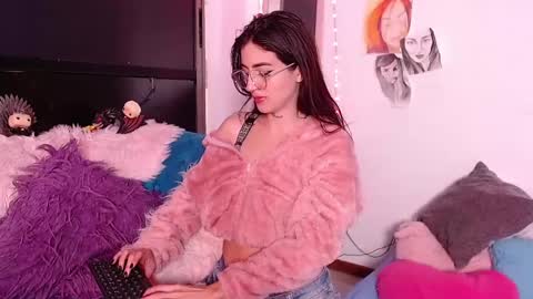 Snapshot of nikyastark chatting on 12/15/24, 02:27 Niky A Stark online show from 12/15/24, 02:27