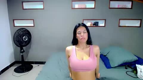 Snapshot of nila_kaia chatting on 01/23/25, 11:58 nila online show from 01/23/25, 11:58