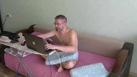 Snapshot of nilko80 chatting on 06/04/26, 01:55 nilko80 online show from 06/04/26, 01:55