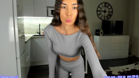 Bella online show from 12/31/24, 12:15