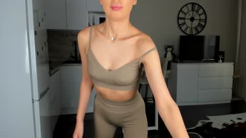 Bella online show from 01/21/25, 08:08