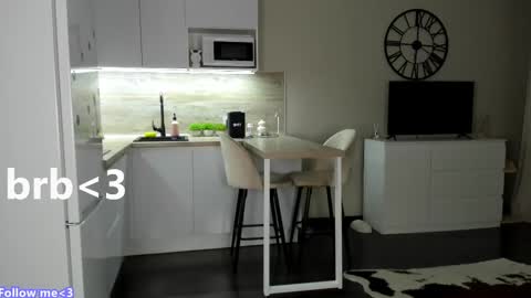 Bella online show from 02/22/25, 02:41