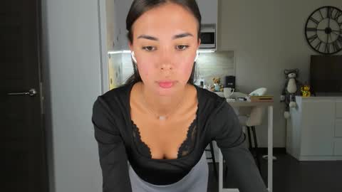 Bella online show from 09/08/25, 03:44