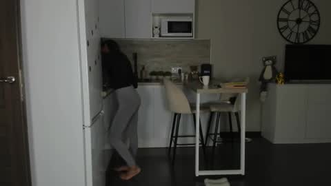 Bella online show from 09/10/25, 07:25