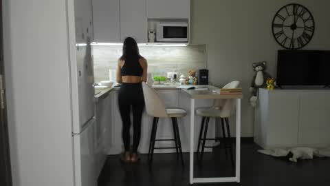 Bella online show from 10/03/25, 09:01